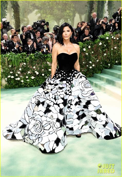 Lauren Sanchez Makes Met Gala Debut, Fiance Jeff Bezos Skips Red Carpet ...