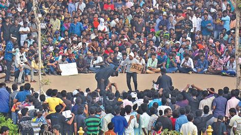 Jallikattu ban: Protests taking a different turn | Jallikattu ban: Protests taking a different turn