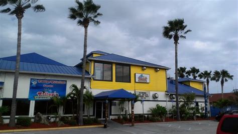 FISHLIPS WATERFRONT BAR & GRILL, Port Canaveral - Menu, Prices & Restaurant Reviews - Tripadvisor