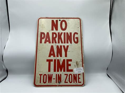 Lot - Metal No parking sign