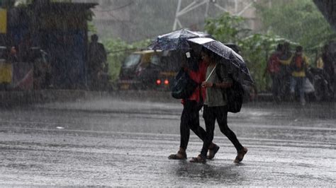 Mumbai witnesses heavy rainfall, subways of Andheri & Malad closed | Latest News India ...