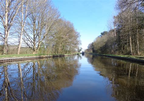 √ Llangollen Canal Holidays