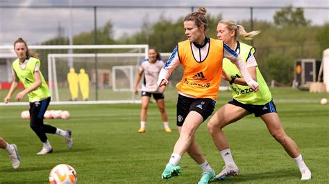 Man Utd women train ahead of WSL match against Tottenham Hotspur ...