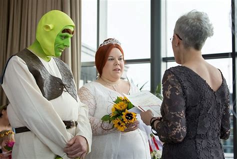 Couple Marry Dressed In Shrek & Princess Fiona Wedding Costumes (Photos ...