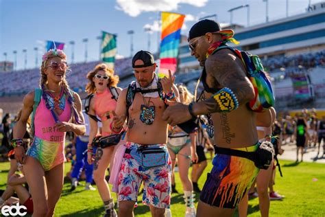 Best Rave Outfits to Wear to EDC Las Vegas 2022 - Stage Hoppers