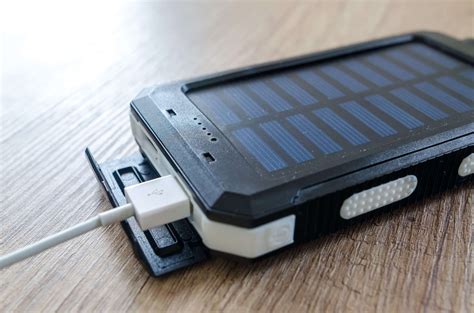 4 Best Portable Solar Chargers for Android Phones in 2021 ...