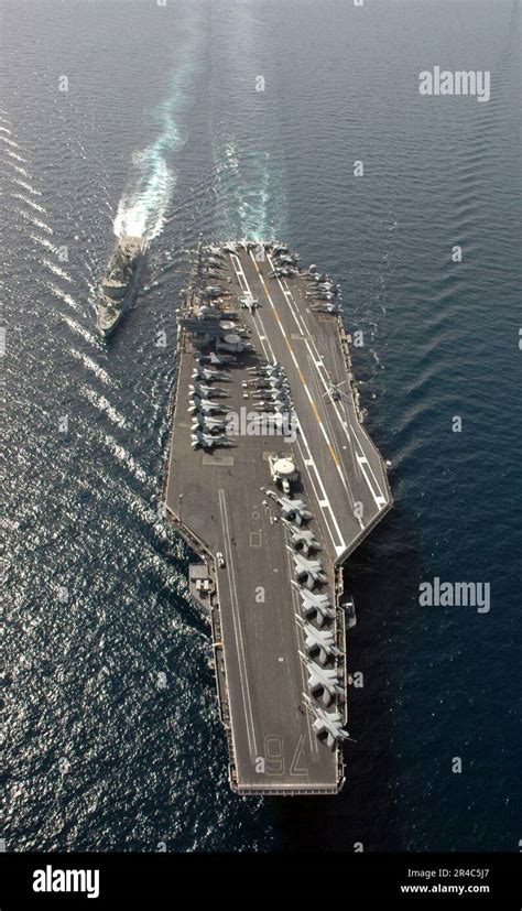 US Navy The Royal Australian Navy frigate HMAS Ballarat (FFH 155) comes ...