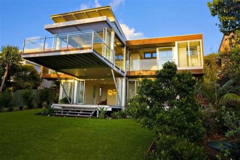 Modern Marcus Beach House by Robinson Architects in Queensland