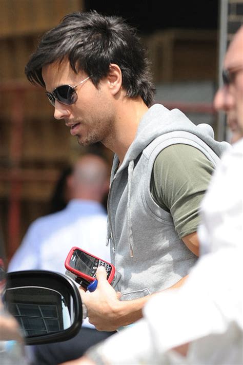 enrique iglesias hairstyle