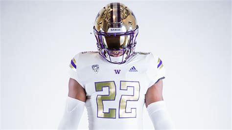 Washington Huskies Unveil “Husky Royalty” Alternate Uniforms – SportsLogos.Net News