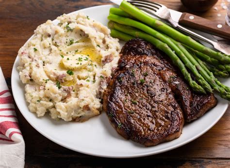 10 Regional Steakhouse Chains You Have To Try Right Now