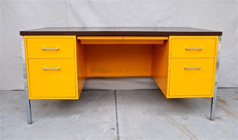 1970's Vintage metal desk | Vintage metal desk, Metal desks, Desk