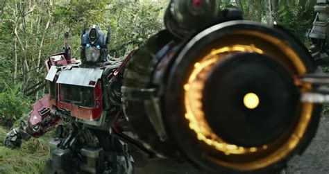 Optimus Prime Meets Optimus Primal in Clip From TRANSFORMERS: RISE OF ...