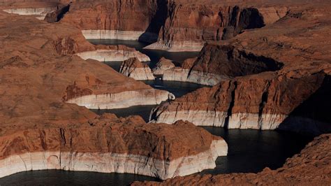 Federal government announces historic water cuts as Colorado River falls to new lows | Grist