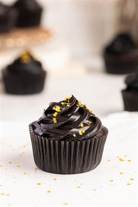 15 Minute Black Frosting (with and without food dye) - Partylicious