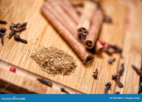 Milled Cinnamon and Cinnamon Sticks, Tea Ingredients Stock Photo - Image of herb, foodstuff ...