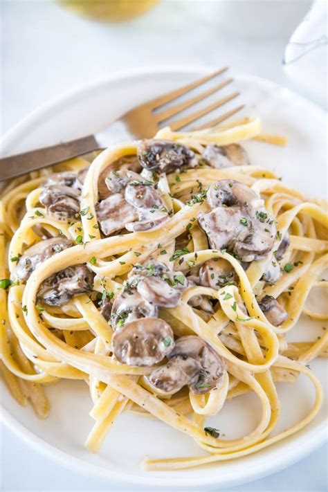 Creamy Mushroom Pasta Recipe - Food Fanatic