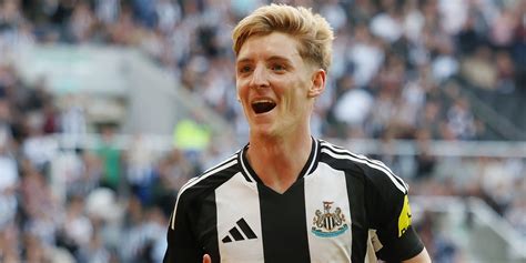 Anthony Gordon signs six-year Newcastle contract over double his £3m salary