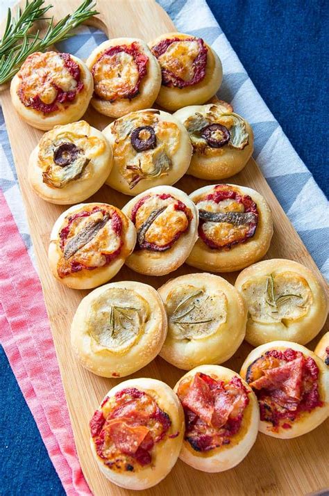 Easy Pizza Bites + 10 Topping Ideas: A Crowd-Pleasing Appetizer ...