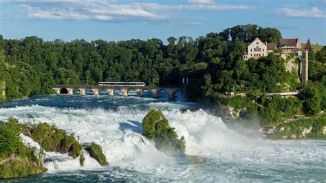 Rhine Falls & Boat Tour to the Rock Private Tour from Zürich