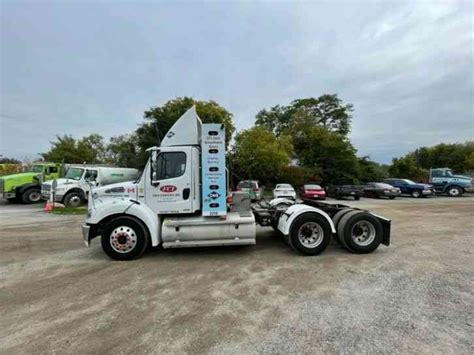 Freightliner M2 Day Cab CNG (Natural Gas) Powered : Sleeper Semi Trucks