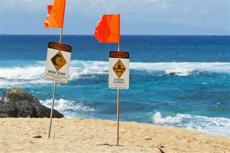 Beach Warning Flags: Stay Safe on the Beach in Mexico