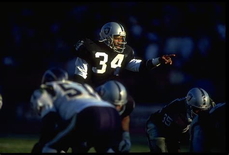 Raiders' Bo Jackson: One of the NFL's Most Explosive and Entertaining | News, Scores, Highlights ...