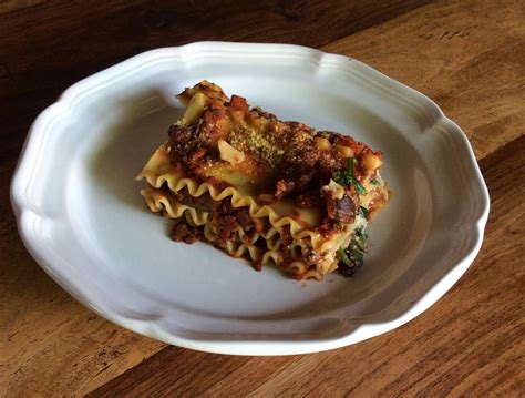 WHOLE FOODS PLANT BASED - WFPB N(o)il: SPINACH RICOTTA LASAGNA BOLOGNESE