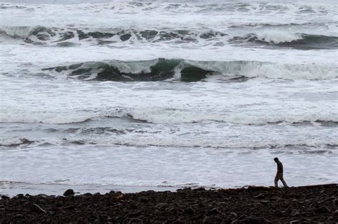 Sneaker waves on the Oregon coast: 5 things you need to know to stay safe - oregonlive.com