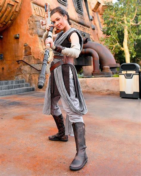 Rey actor at Galaxy's Edge | Disneyland star wars, Star wars cosplay ...