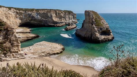 Shark Fin Cove beach (Shark Fin Cove) 🏖️, California (United States ...