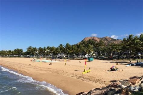 Queensland's best beach is The Strand in Townsville according to surf lifesavers - ABC News