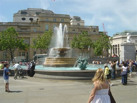 Trafalgar Square Fountain - London Photo (468615) - Fanpop