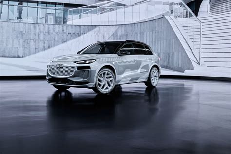 2025 Audi Q6 e-tron Brings High-Speed Charging to Audi Family | Edmunds