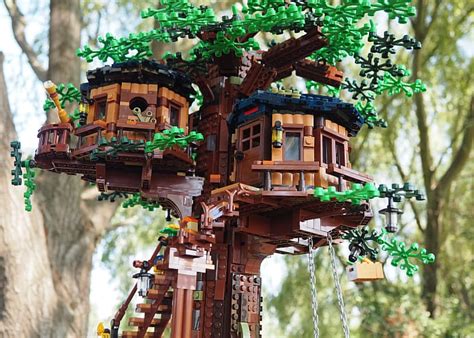 LEGO Ideas Tree House Review & Nature Photos