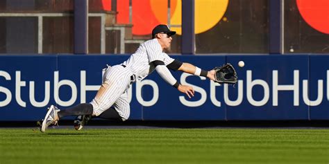 Aaron Judge makes diving catch in loss to Giants