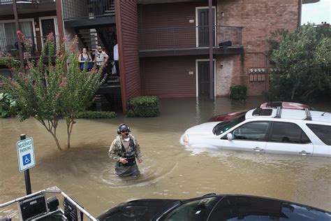 Dallas Floods: Videos, Pictures Show Cars Submerged and Vehicles ...