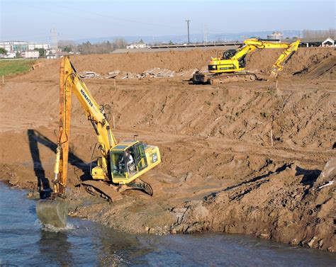 Corps of Engineers build levees – last fix? At their HQ – Greater New ...