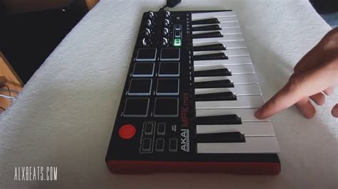 Making a beat with AKAI MPK Mini MK2 #1 Chords - Chordify