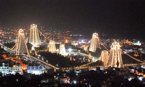 Lakhs witness Karthigai Deepam at Tiruvannamalai