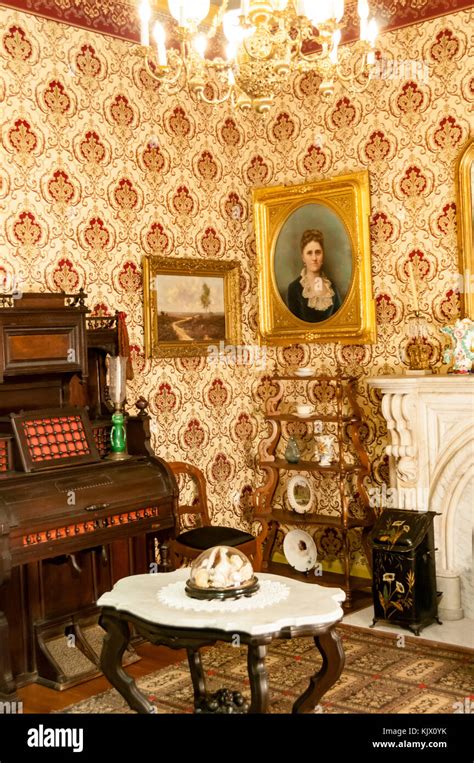 Parlor room victorian hi-res stock photography and images - Alamy