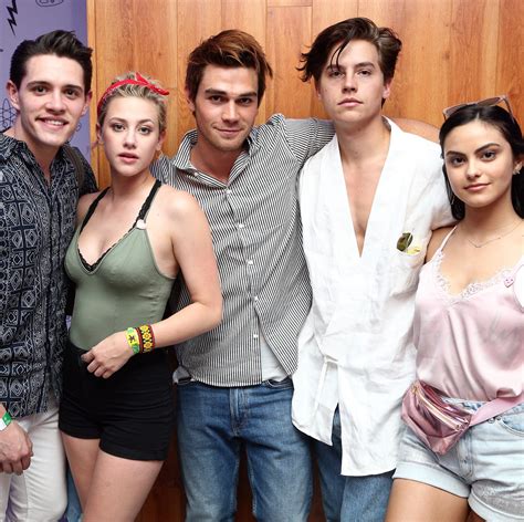 The 'Riverdale' Cast Played With an ADORABLE Puppy at Comic-Con | Teen Vogue