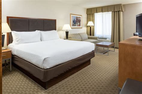 Holiday Inn Manchester Airport, an IHG Hotel Manchester, New Hampshire, US - Reservations.com