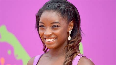 Simone Biles Responds to Negative Hair Tweets | StyleCaster