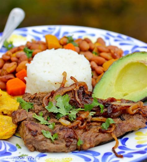 Bistec Encebollado (Colombian-Steak with Onion Sauce) - My Colombian Recipes