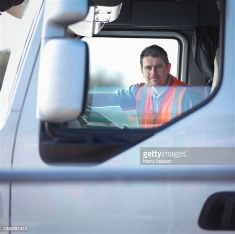 18 Wheeler Truck Driver Photos and Premium High Res Pictures - Getty Images