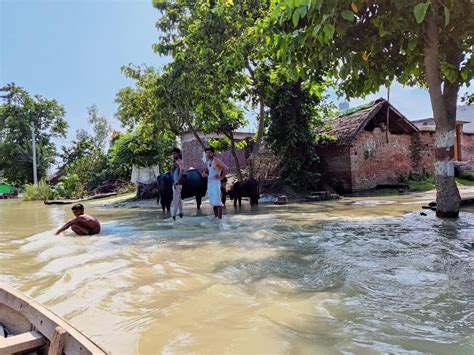 Uttar Pradesh: Lakhimpur Kheri's flood-hit villages reel under darkness - India News