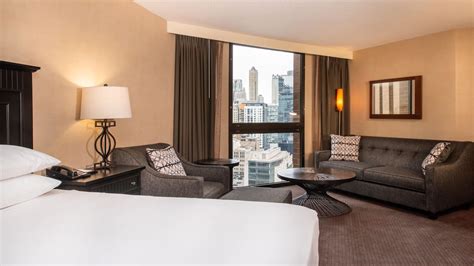 Spacious Hotel Suites in Downtown Chicago | Hyatt Regency Chicago