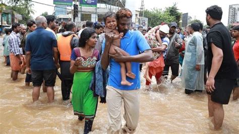 Thousands await rescue amid deadly south Indian floods | CBC News