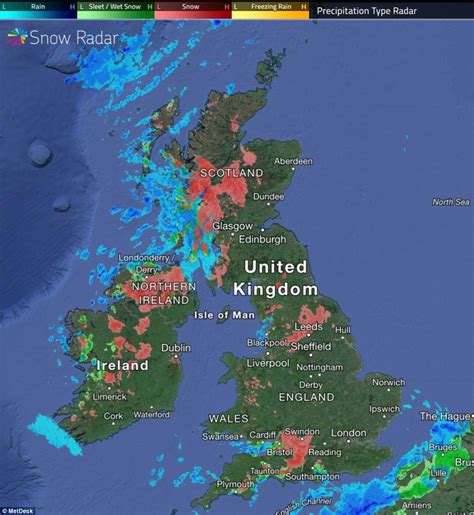 UK weather: Motorists warned as thundersnow hits Britain | Daily Mail Online